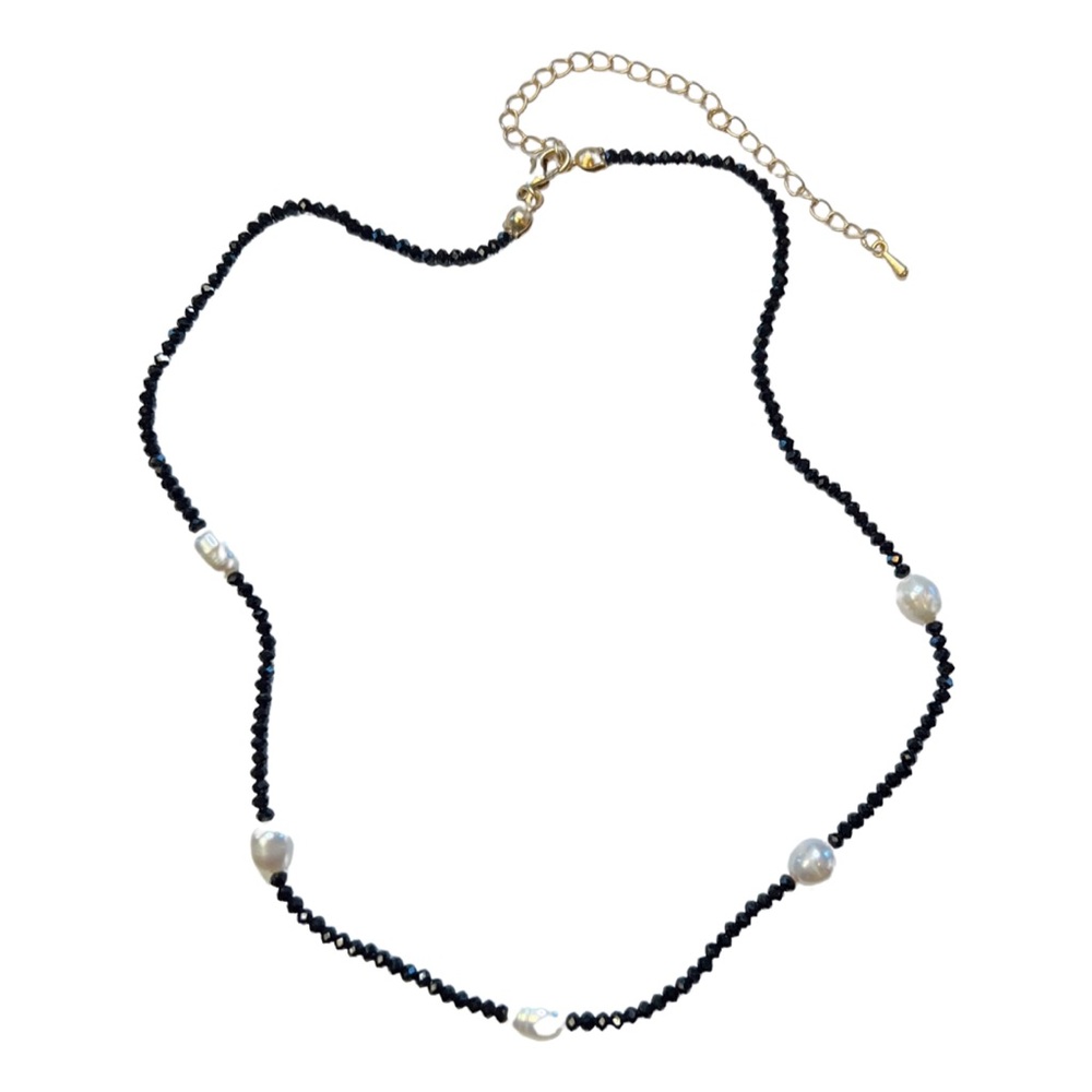 Crystal choker w freshwater pearls